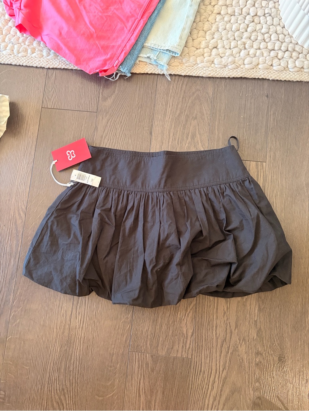 BNWT Aritzia Black Bubble Mini Skirt with Gathered Hem